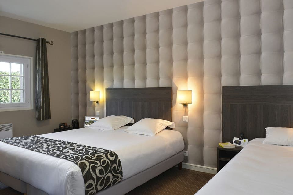 Classic Triple Room | In-room safe, desk, blackout drapes, soundproofing