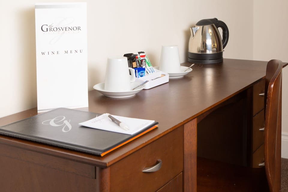 Hypo-allergenic bedding, desk, iron/ironing board, free WiFi