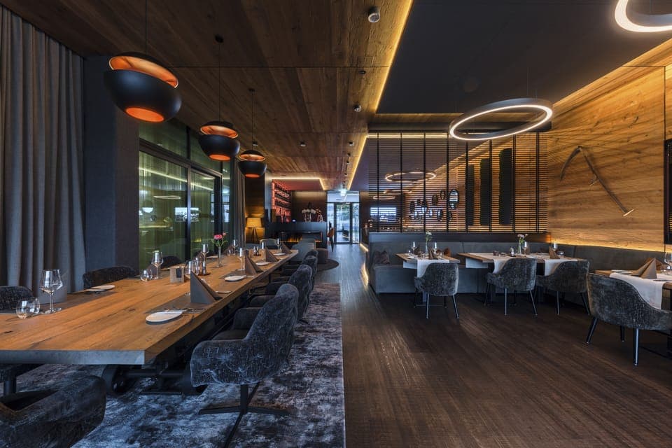 2 restaurants, dinner served, Regional cuisine