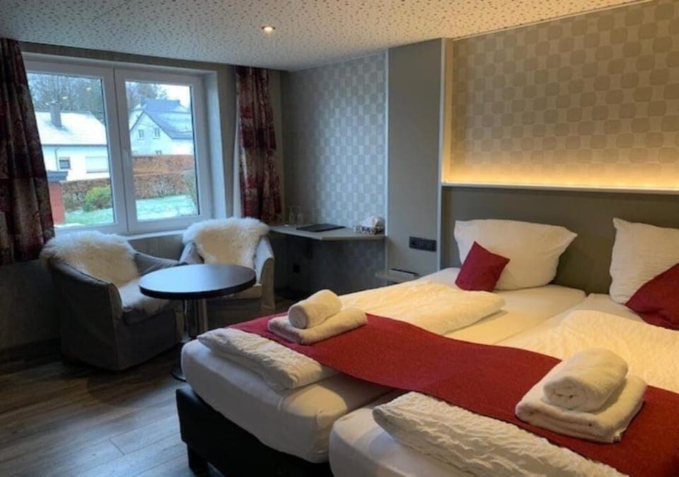 Standard Twin Room | 1 bedroom, desk, cribs/infant beds, rollaway beds