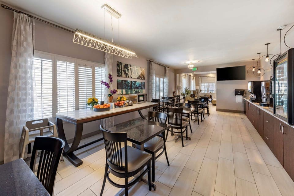 Free daily buffet breakfast