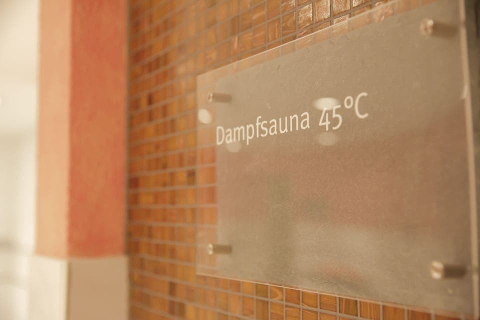 Sauna, hot tub, steam room