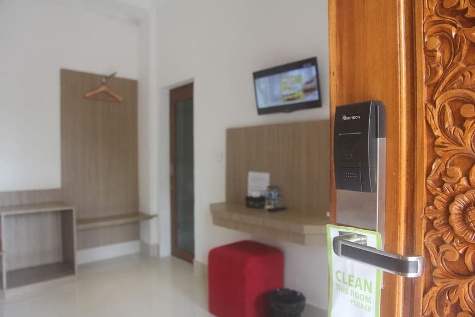 Deluxe Queen Room | Reception