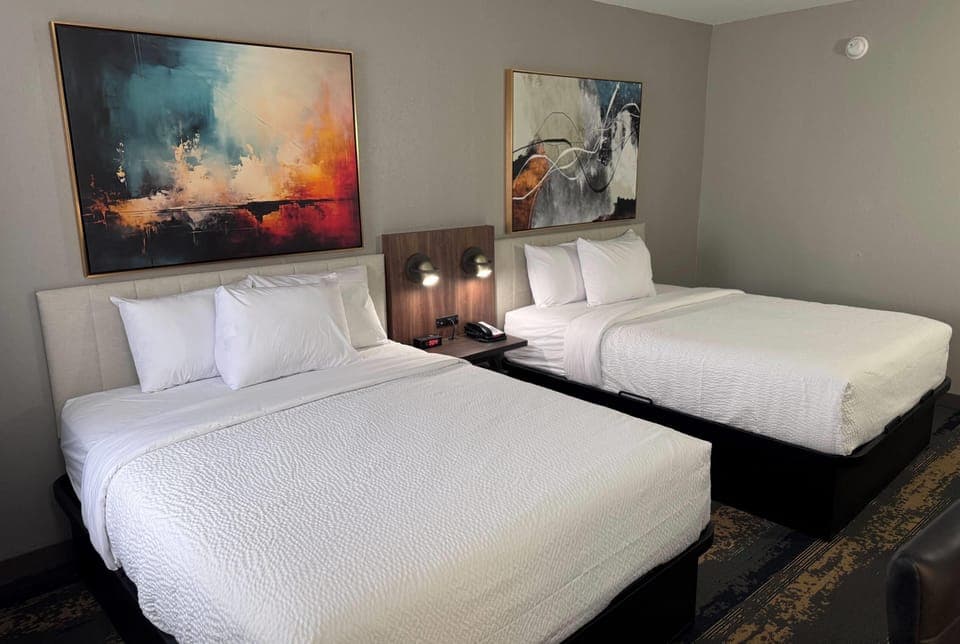 Egyptian cotton sheets, premium bedding, pillowtop beds, desk