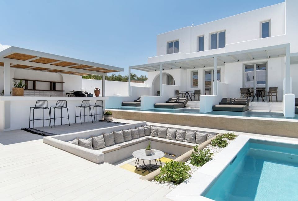 Seasonal outdoor pool, pool umbrellas, sun loungers