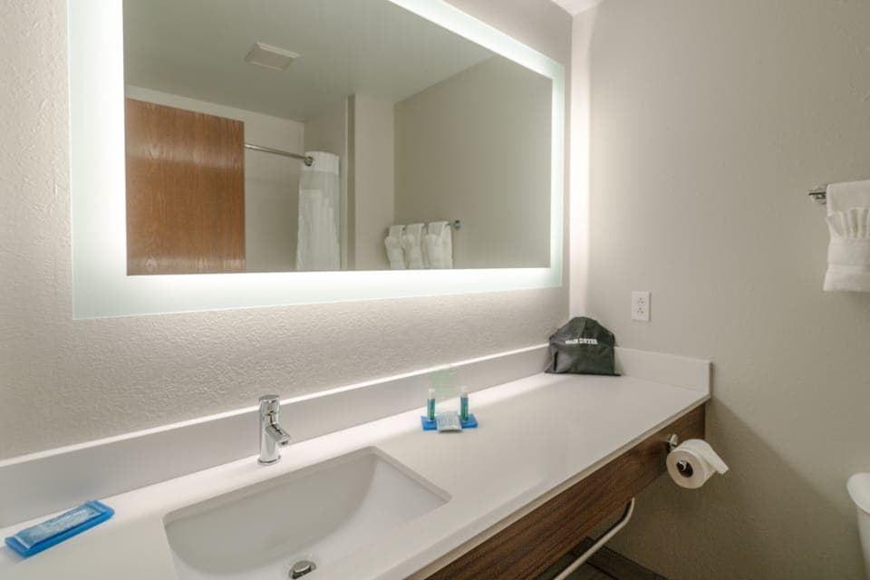 Hair dryer, towels