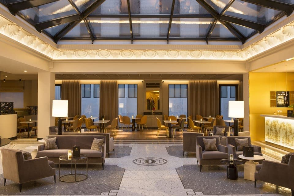 Lobby lounge