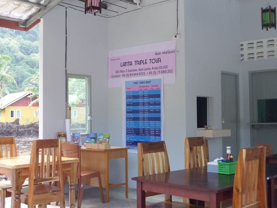 Breakfast, lunch, dinner served; Thai cuisine 