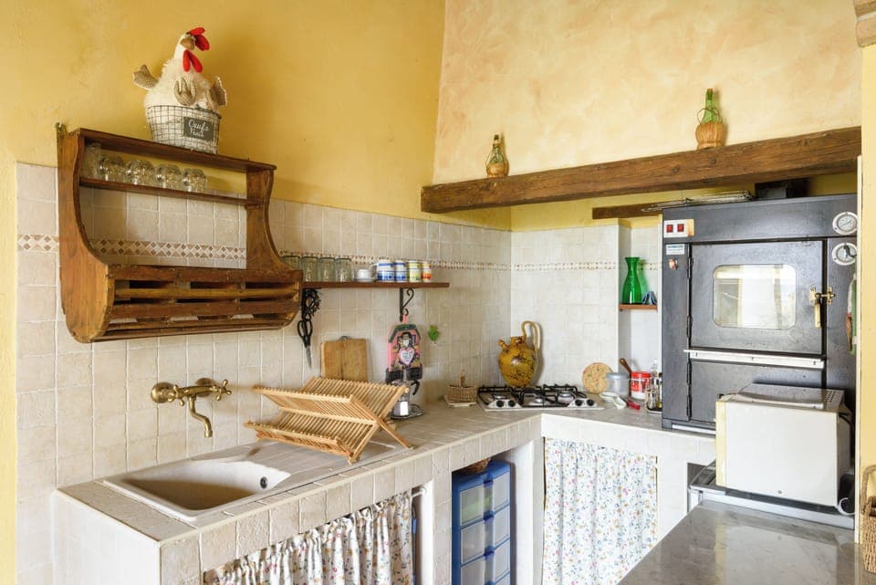 Comfort House, 1 Bedroom, Kitchen, City View | Private kitchen | Coffee/tea maker, electric kettle, freezer