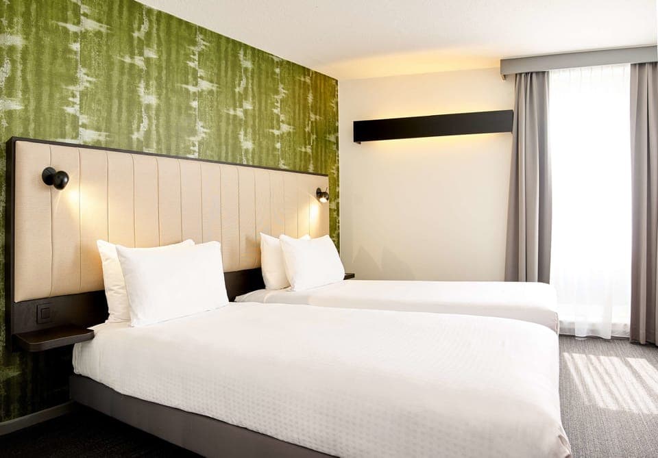 Premium bedding, in-room safe, desk, laptop workspace