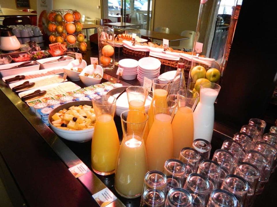 Daily buffet breakfast (EUR 13.9 per person)