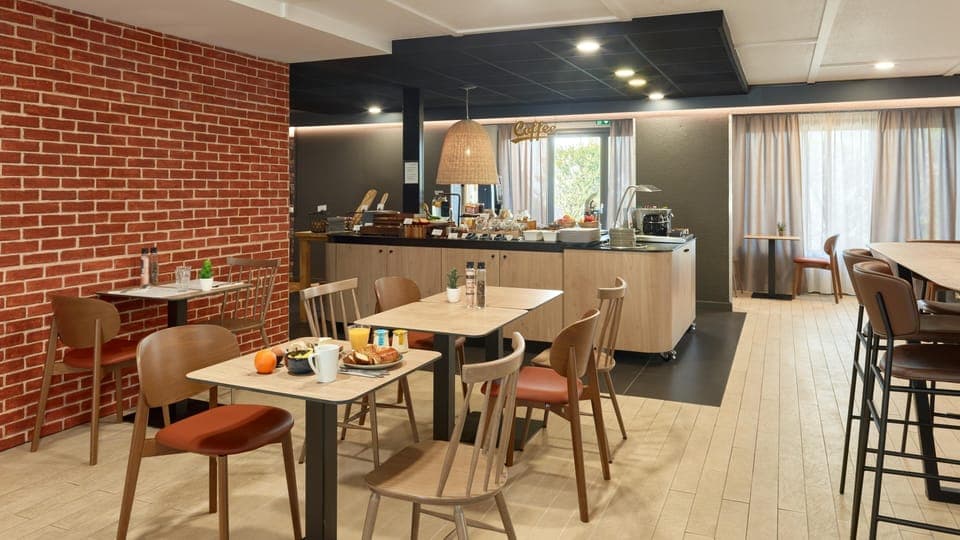 Daily buffet breakfast (EUR 14.9 per person)