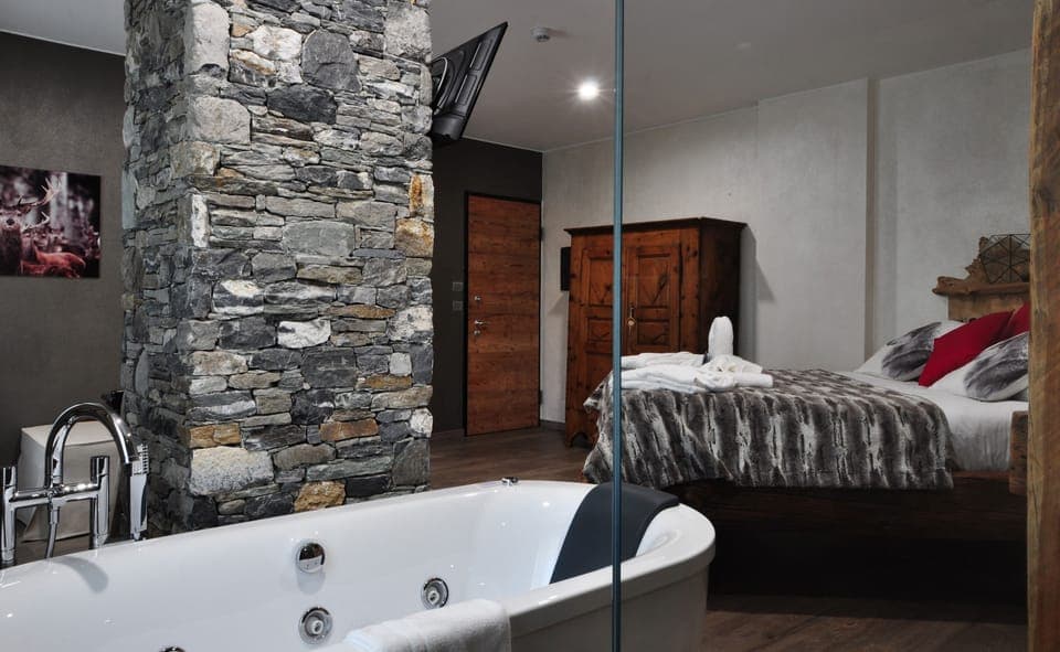 Design Suite, Sauna | Jetted tub