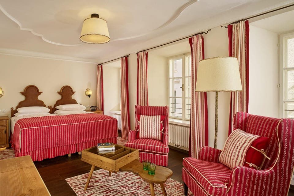 Deluxe Room, 1 King Bed | 1 bedroom, premium bedding, minibar, in-room safe