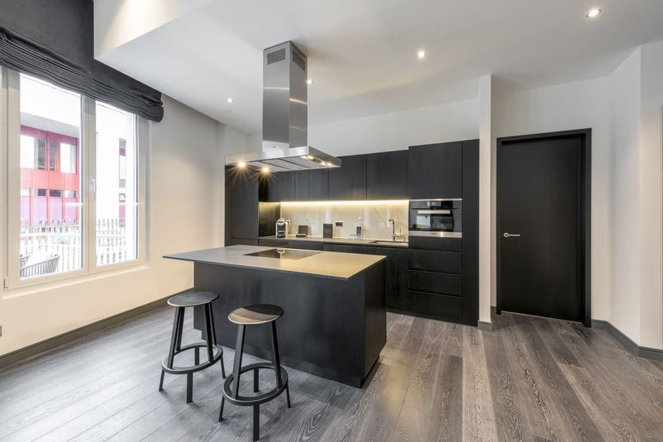 Studio Suite (King Gold) | Hypo-allergenic bedding, in-room safe, individually decorated