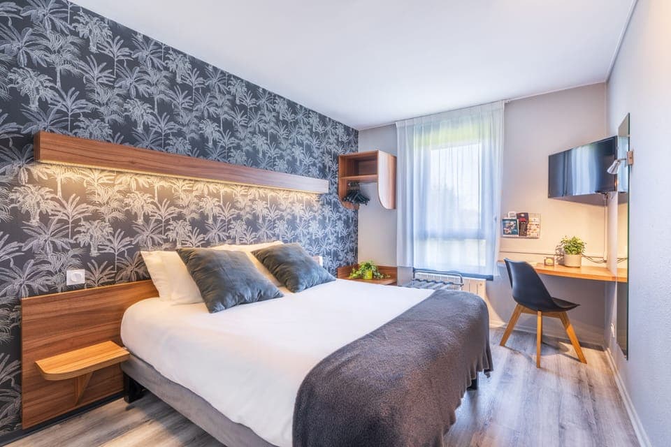 Superior Garden Room | Desk, blackout drapes, iron/ironing board, free WiFi