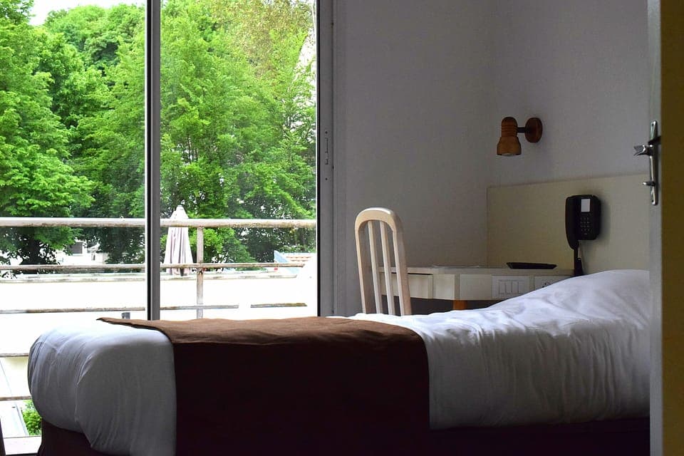 Single Room | In-room safe, desk, blackout drapes, soundproofing