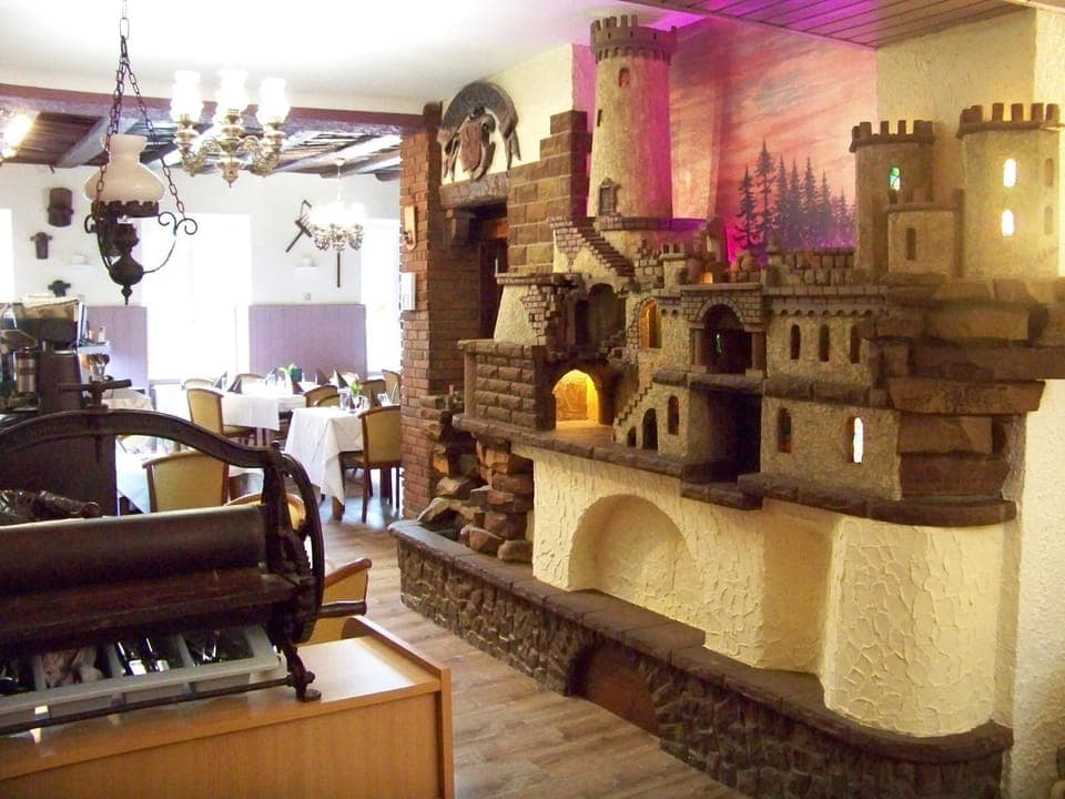 Lunch and dinner served, French cuisine