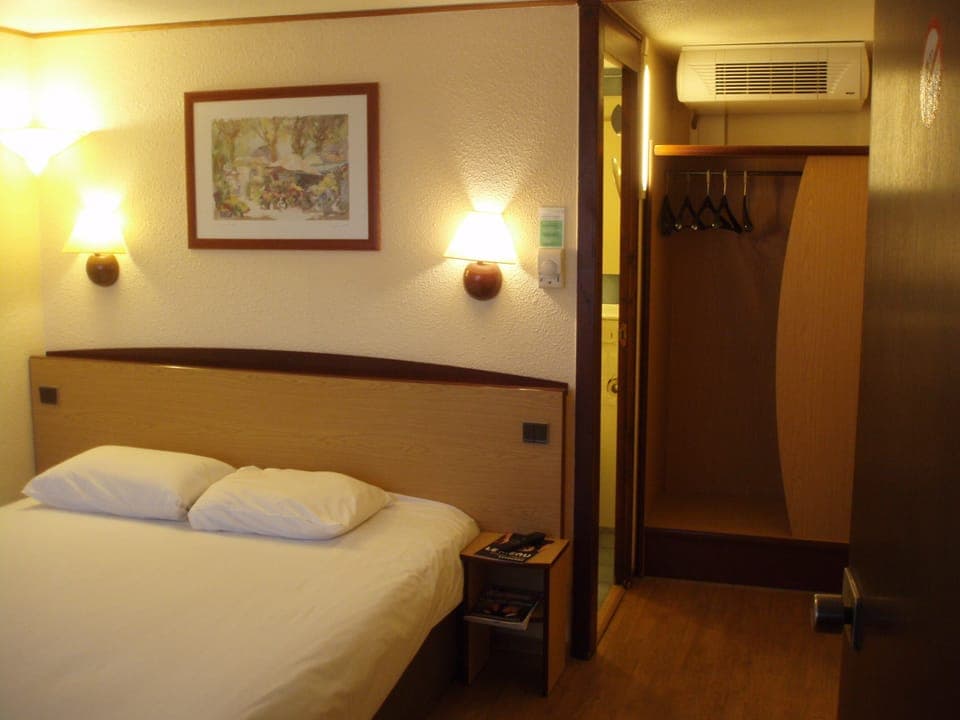 Premium bedding, desk, blackout drapes, iron/ironing board