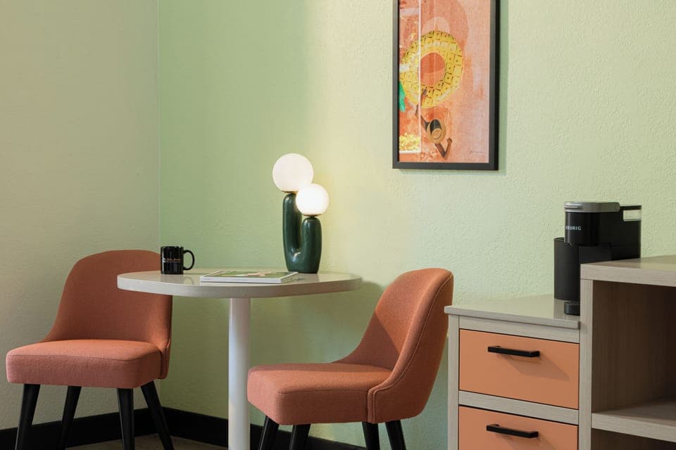 Premium bedding, in-room safe, iron/ironing board