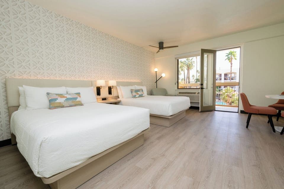 Premium bedding, in-room safe, iron/ironing board