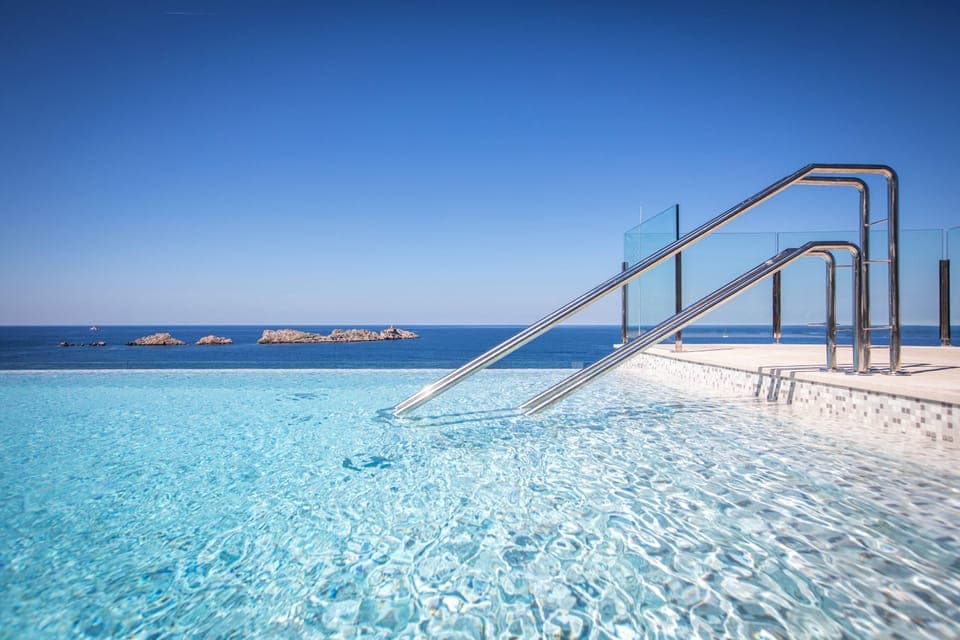 Indoor pool, 2 outdoor pools, pool umbrellas, sun loungers