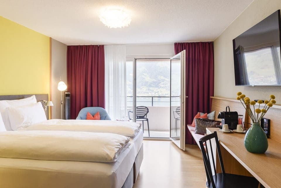 Business Double Room | Down comforters, minibar, in-room safe, desk