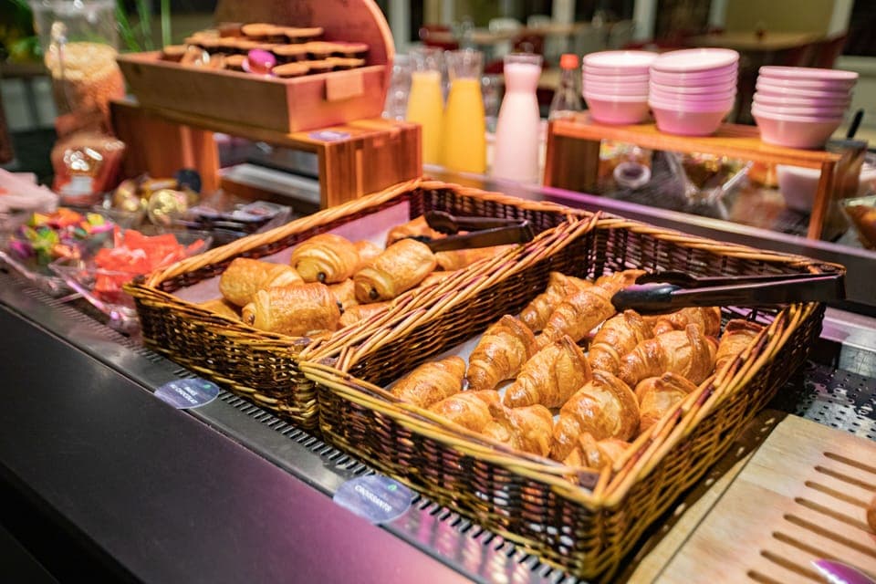 Daily buffet breakfast (EUR 14.90 per person)