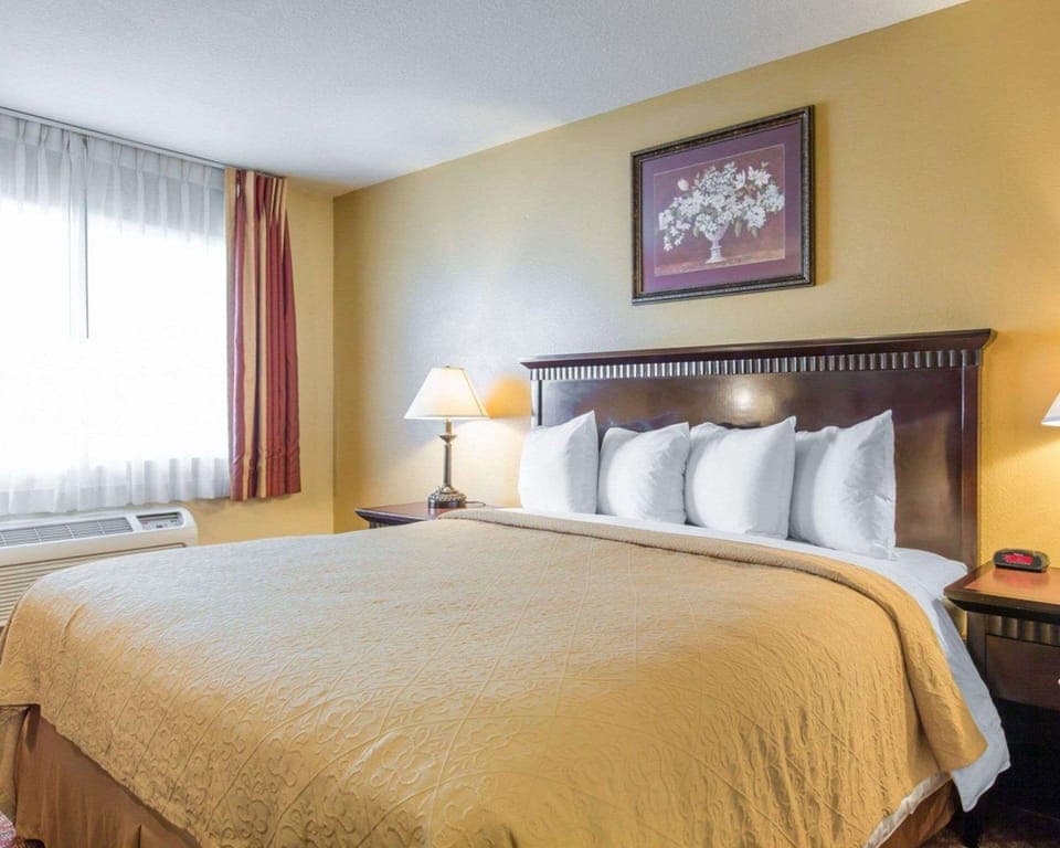 In-room safe, desk, iron/ironing board, free WiFi