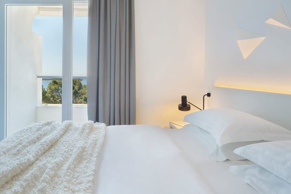 Superior Double Room, Balcony, Sea View | In-room safe, desk, soundproofing, free WiFi