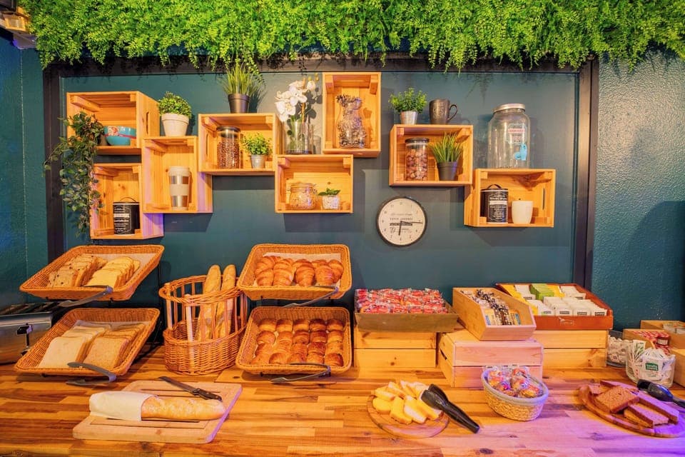 Daily buffet breakfast (EUR 9.90 per person)