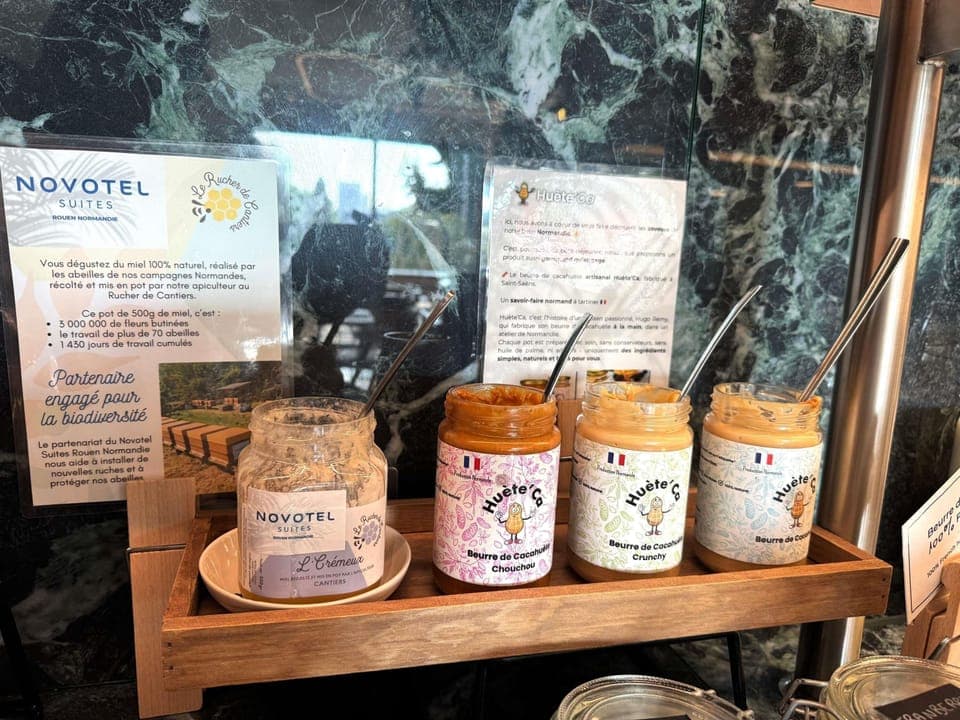 Daily buffet breakfast (EUR 19.00 per person)