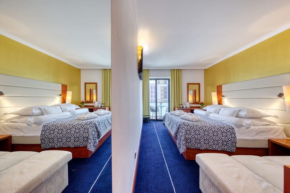 Comfort Double Room, Balcony (Parking View) | Minibar, in-room safe, desk, blackout drapes