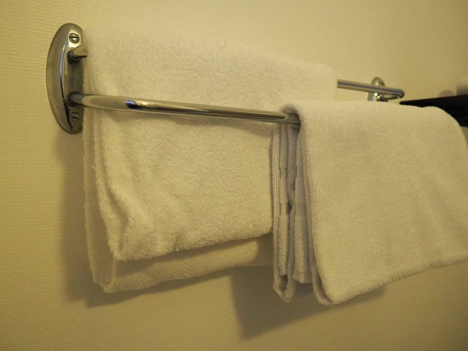 Comfort Double or Twin Room | Bathroom | Free toiletries, hair dryer, towels