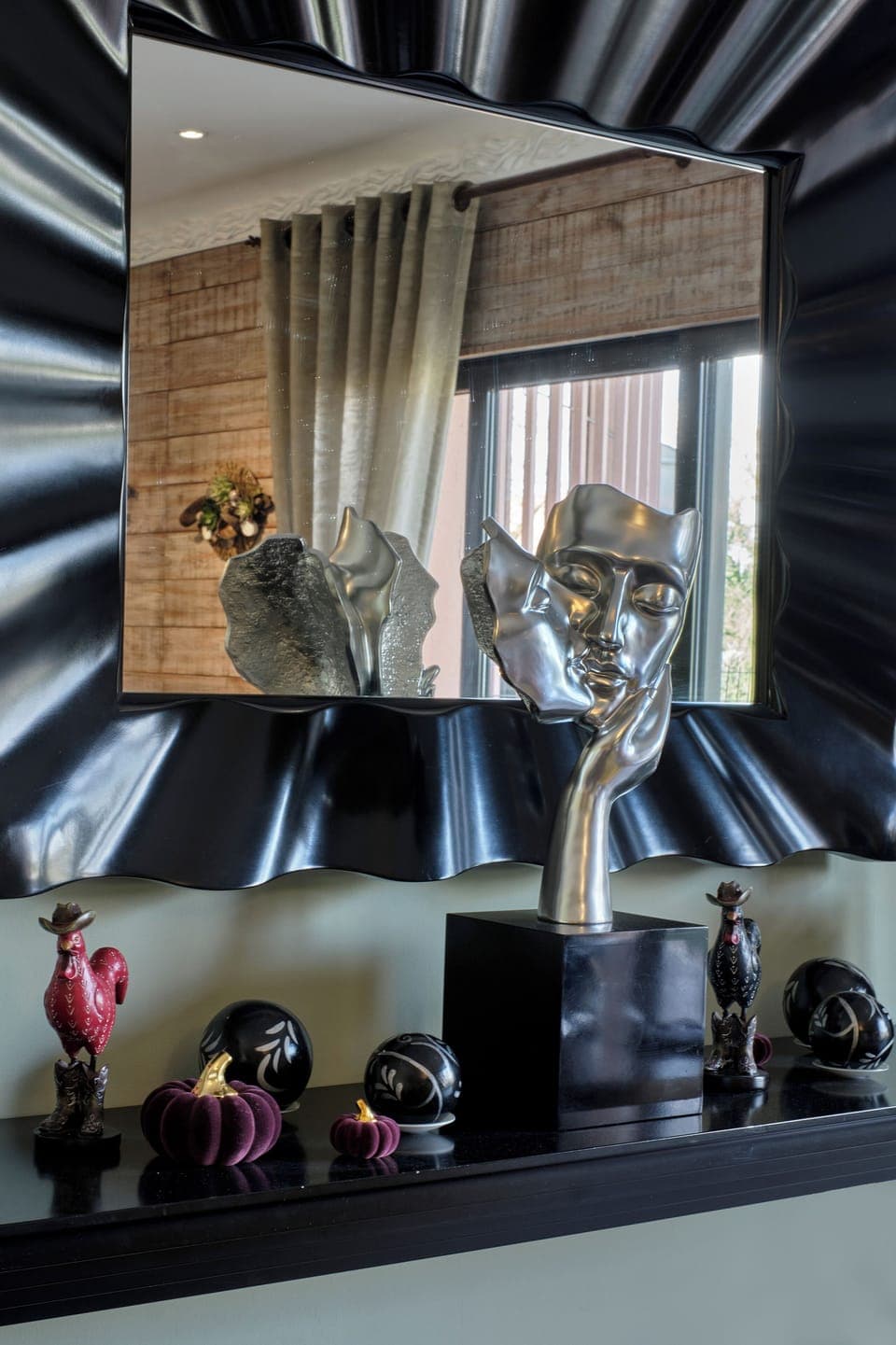 Breakfast, lunch, dinner served; local cuisine 