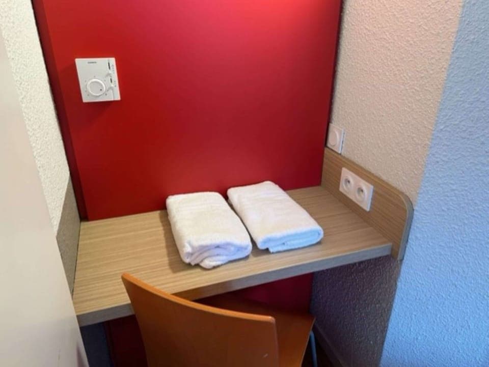 Individually furnished, laptop workspace, blackout drapes