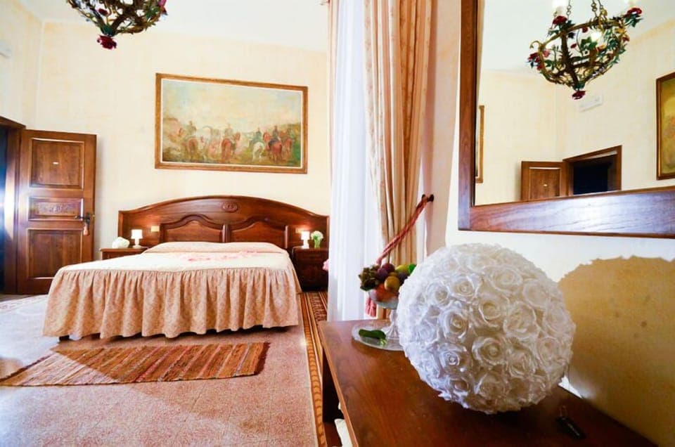 Double Room | Desk, cribs/infant beds, free WiFi