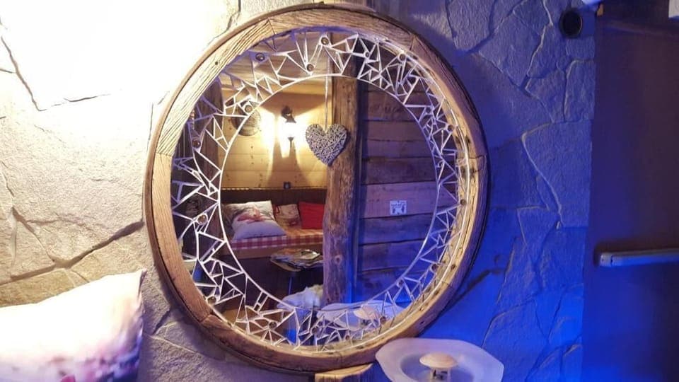 Sauna, steam room, Turkish bath, body treatments, hot stone massages