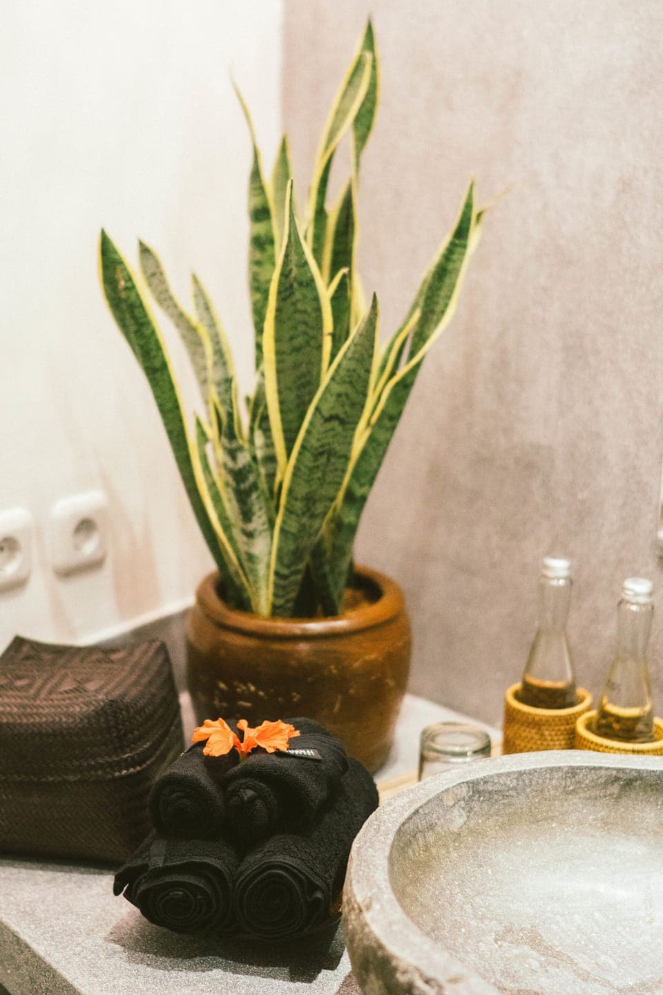 Tropical Deluxe Garden View | Bathroom | Separate tub and shower, free toiletries, bathrobes, towels