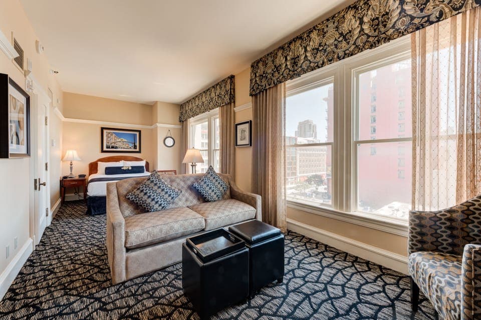 Junior Studio, 1 Queen Bed with Sofa bed, City View | Pillowtop beds, in-room safe, blackout drapes, iron/ironing board