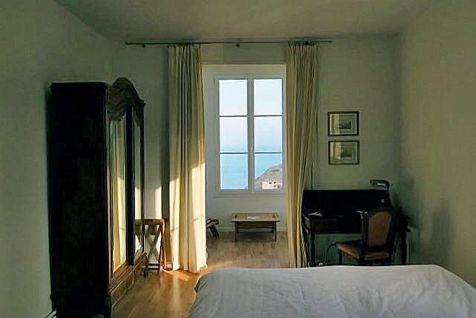 Free cribs/infant beds, free WiFi, bed sheets