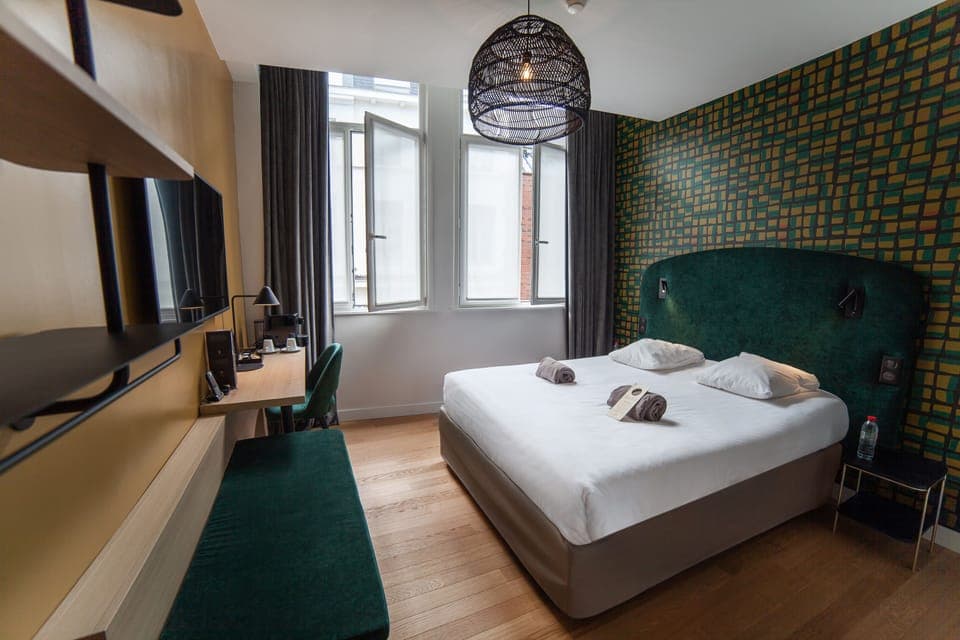 Premium bedding, memory foam beds, desk, blackout drapes