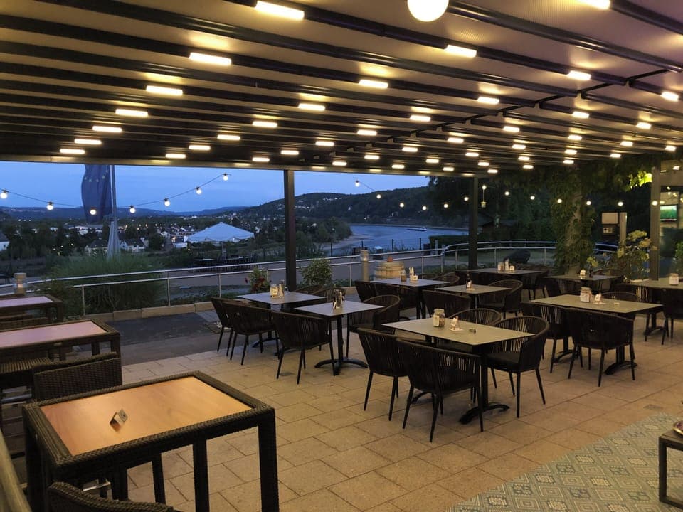 Breakfast and dinner served, German cuisine