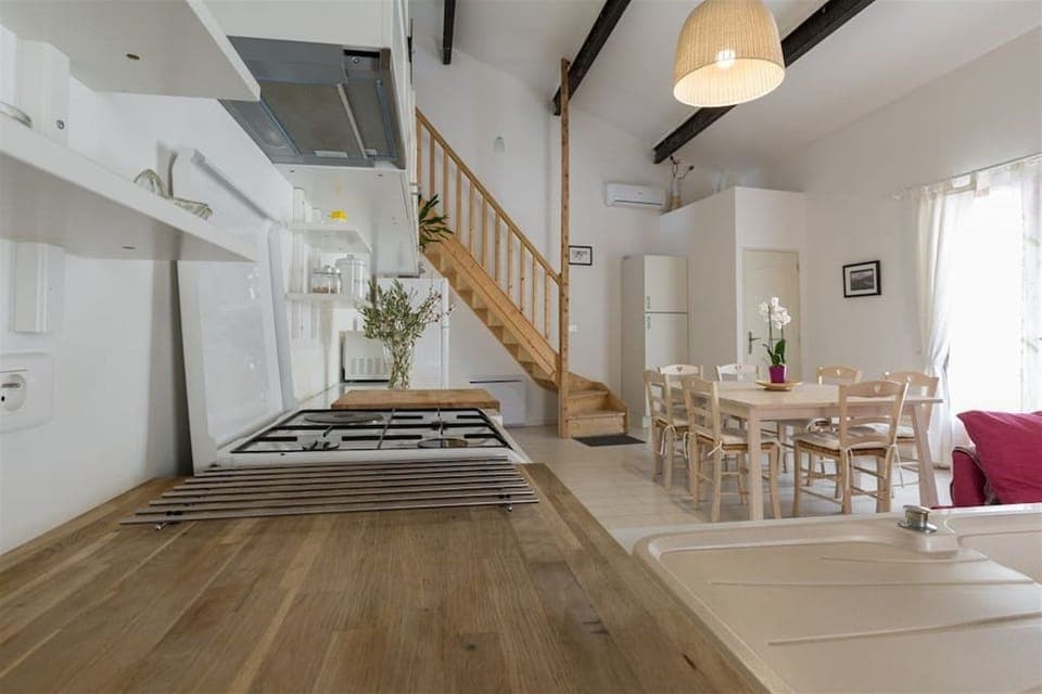 Fridge, coffee/tea maker, electric kettle