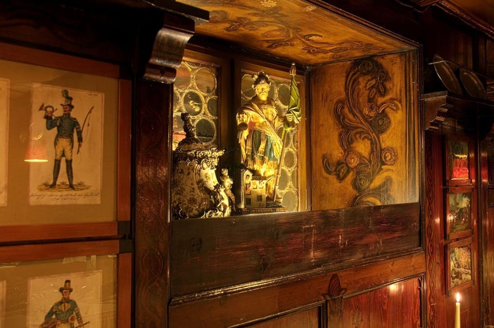 Breakfast, lunch, dinner served; Regional cuisine, alfresco dining 