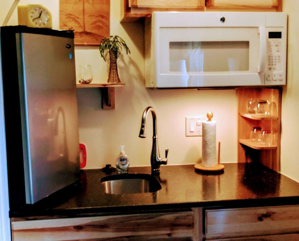 Laguna Beach | Private kitchen | Shared fridge, microwave, coffee/tea maker