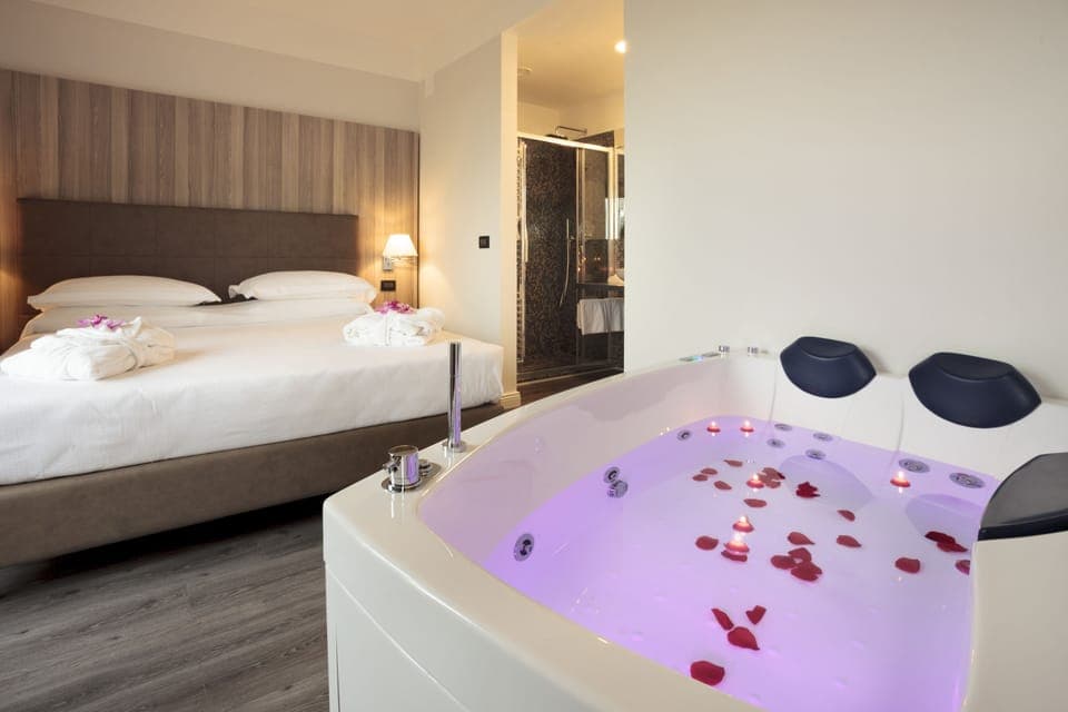 Minibar, in-room safe, desk, laptop workspace