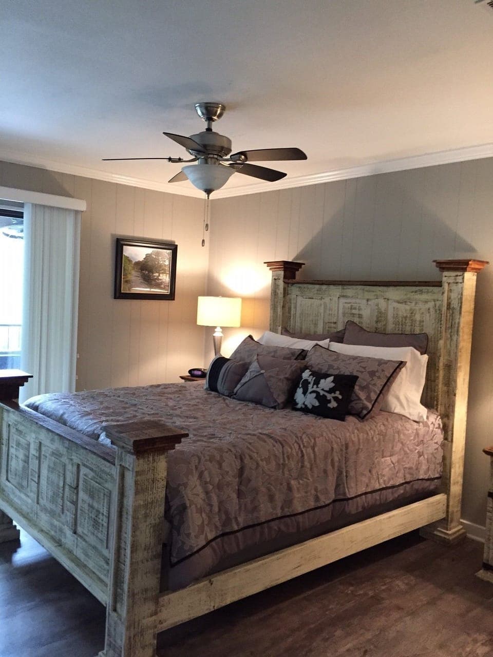 Unit A - Condo, 3 Bedrooms, 2 Bath, 1 King, 2 Queens and 1 Sofa Bed - River View | Iron/ironing board, bed sheets