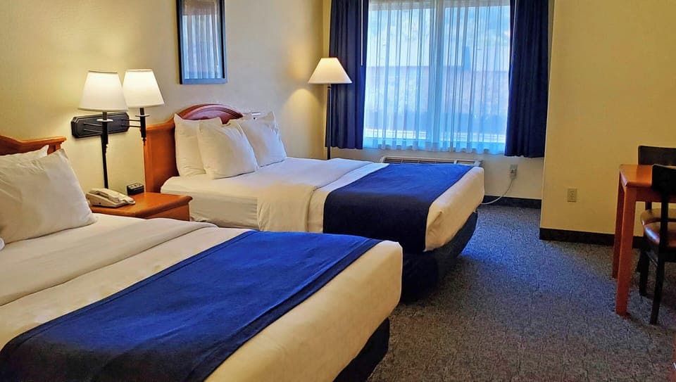 2 Queen Beds Nonsmoking Pikes Peak View | Desk, iron/ironing board, free WiFi, bed sheets