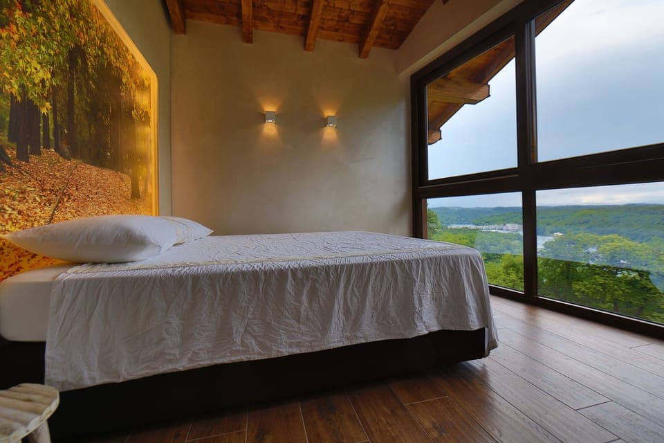 Deluxe Double Room, River View | Minibar, free WiFi, bed sheets